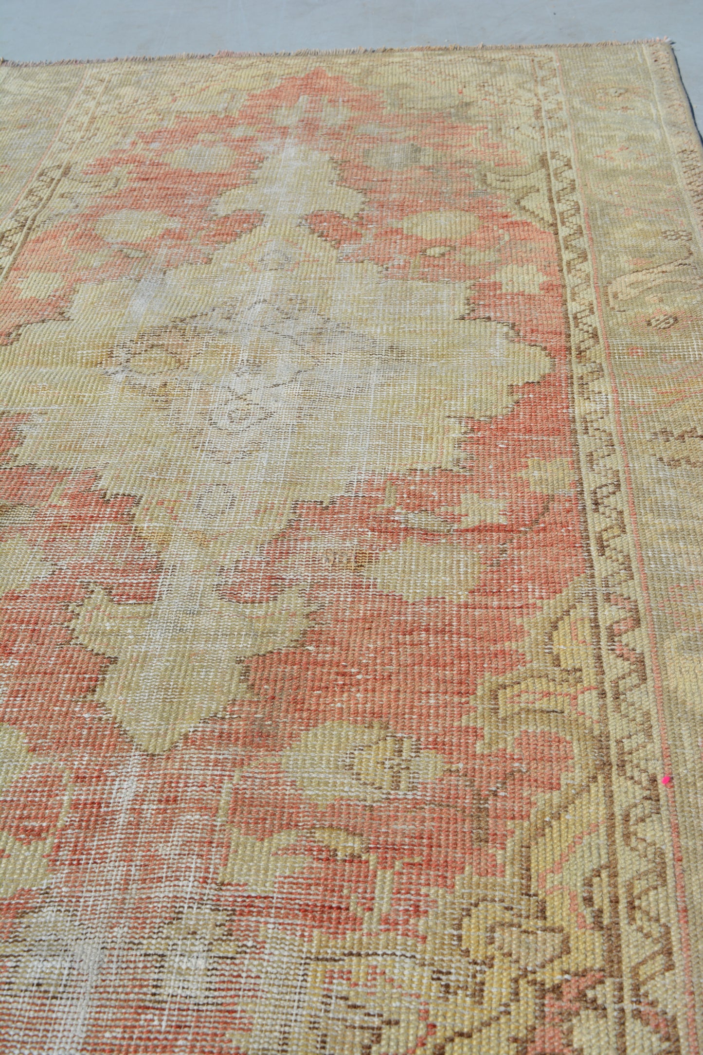 92x145 cm (3x4.8 ft) Anatolian Rug – Handwoven Dusty Rose & Beige Wool Carpet