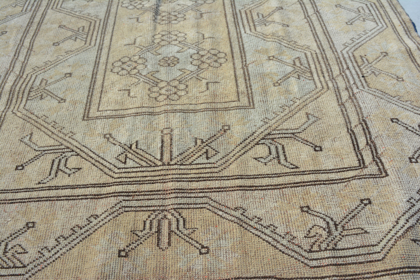 120x208 cm (3.9x6.8 ft) Anatolian Rug – Handwoven Earth Brown Wool Carpet