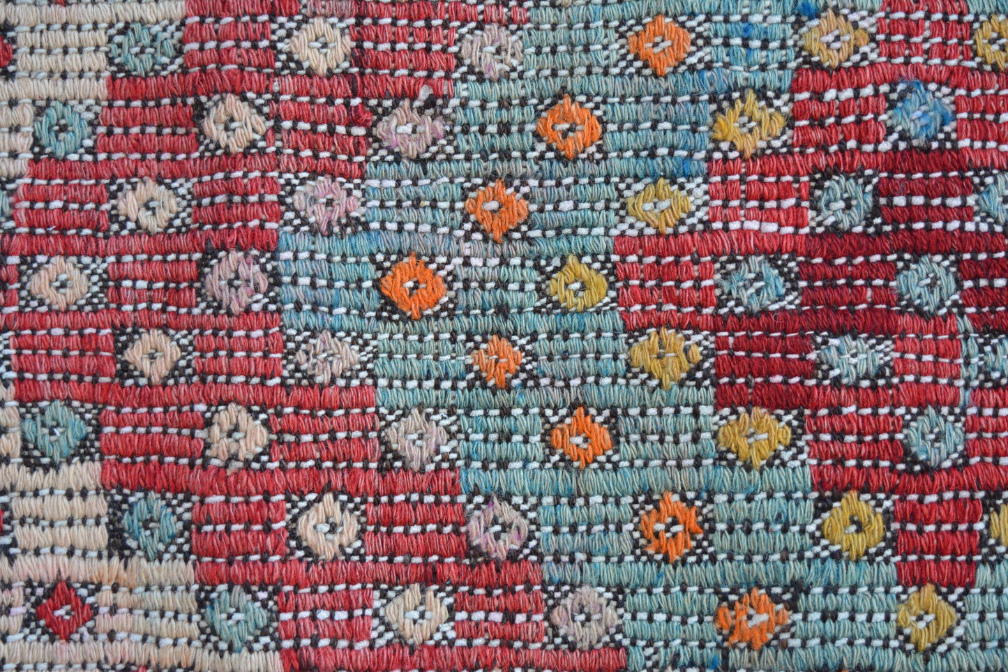 🪄 19.7” x 19.7” Vintage Rug Pillow Cover