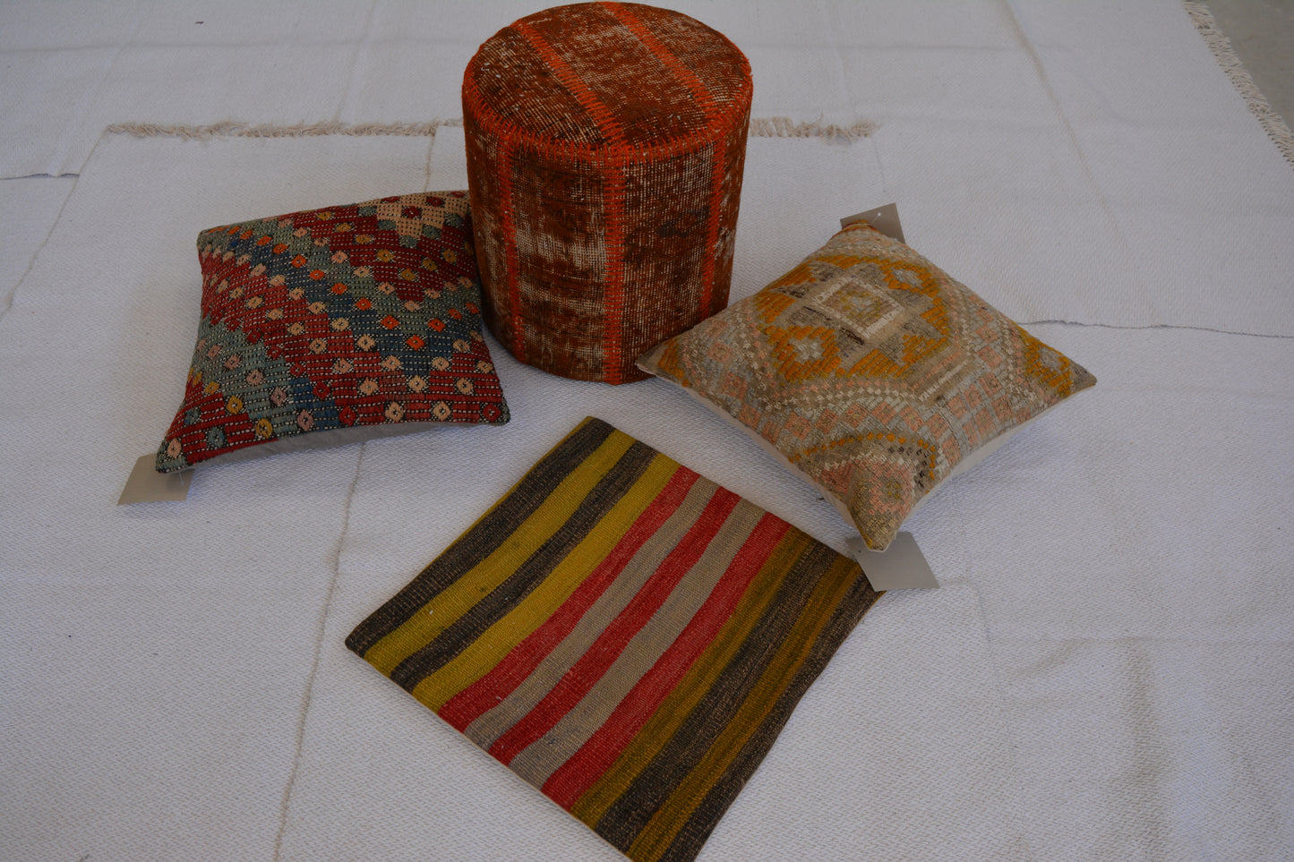 🪄 19.7” x 19.7” Vintage Rug Pillow Cover