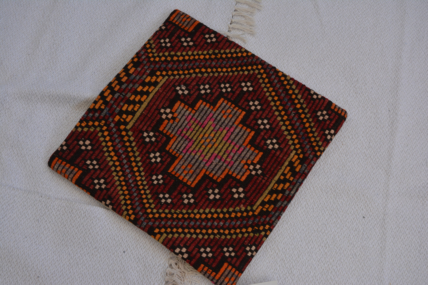 🪄 19.7” x 19.7” Vintage Rug Pillow Cover