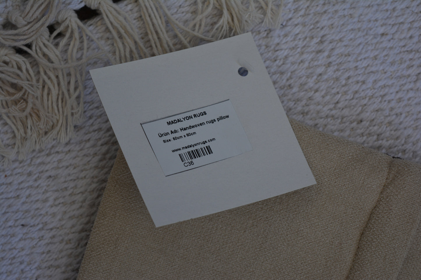 β¨ Vintage Rug Pillow Cover β 19.7β x 19.7β (50 x 50 cm)