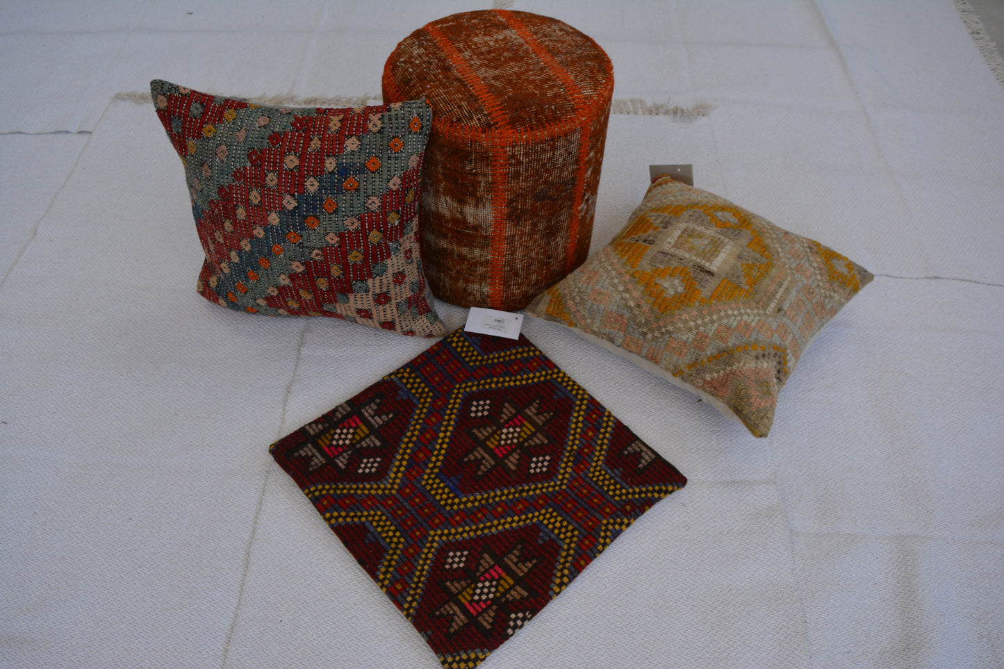β¨ Vintage Rug Pillow Cover β 19.7β x 19.7β (50 x 50 cm)