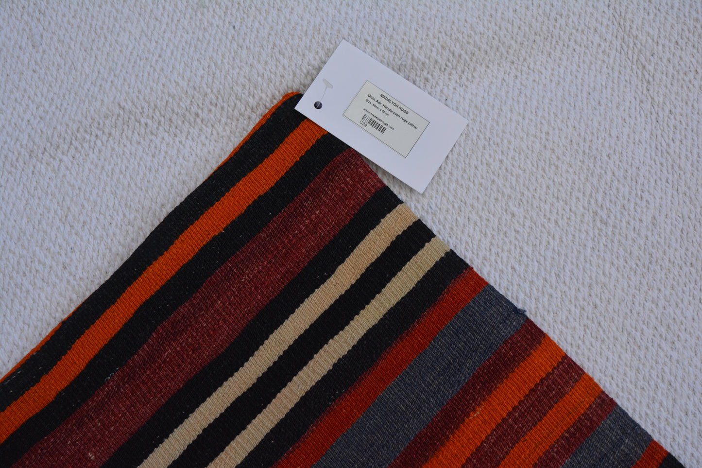 β¨ Vintage Rug Pillow Cover β 19.7β x 19.7β (50 x 50 cm)