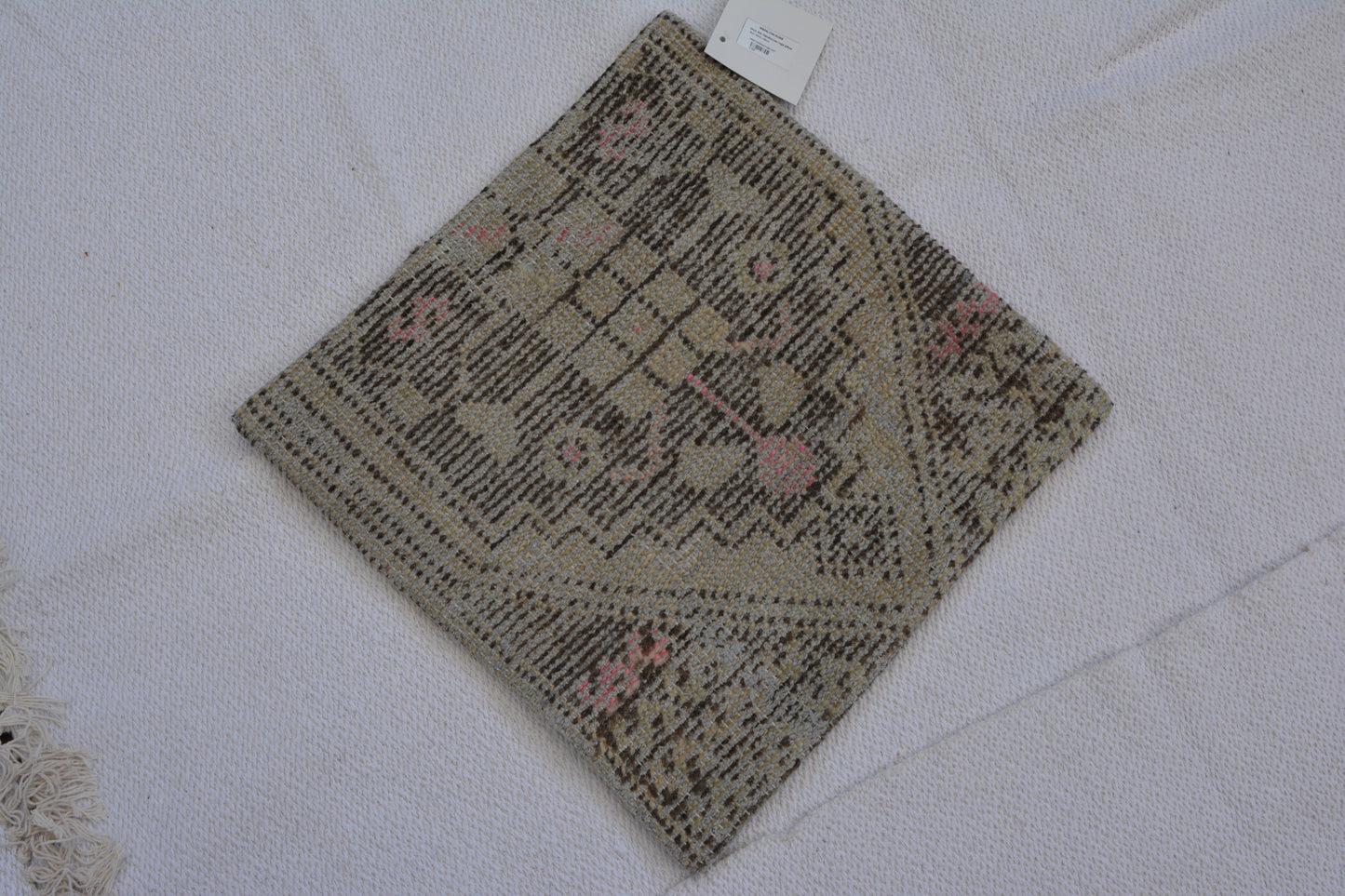 β¨ Vintage Rug Pillow Cover β 19.7β x 19.7β (50 x 50 cm)