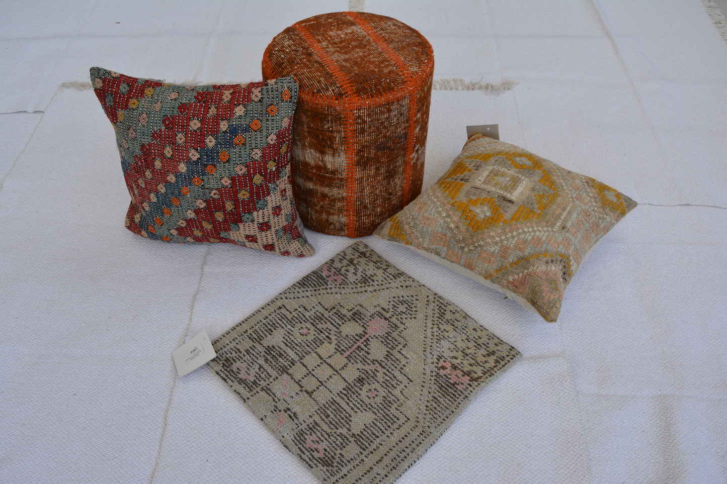 β¨ Vintage Rug Pillow Cover β 19.7β x 19.7β (50 x 50 cm)