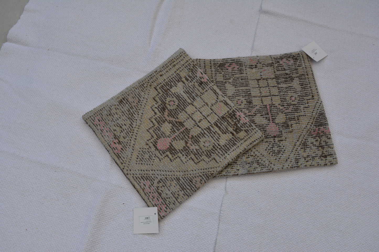 β¨ Vintage Rug Pillow Cover β 19.7β x 19.7β (50 x 50 cm)