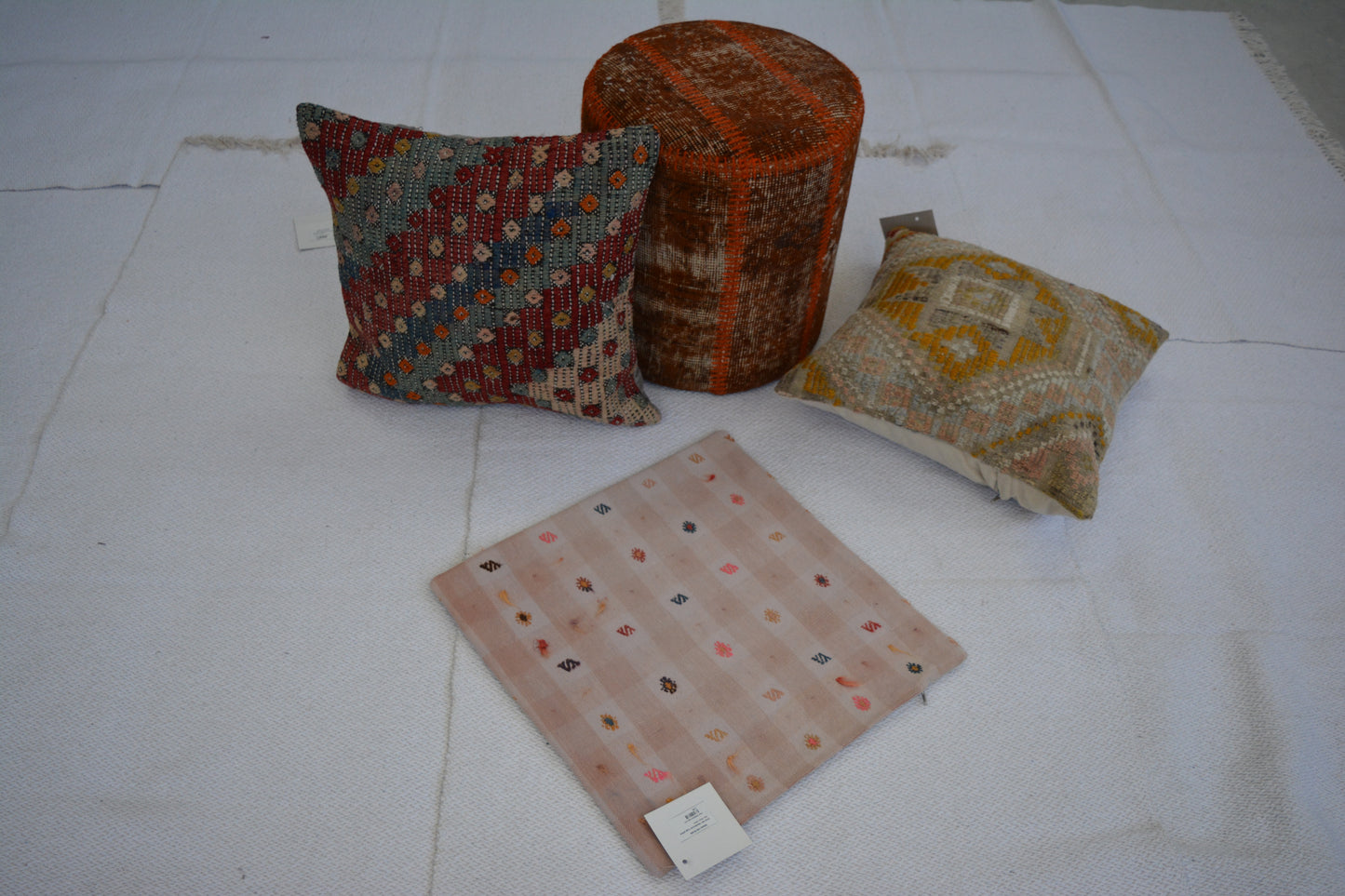 🪄 19.7” x 19.7” Vintage Rug Pillow Cover