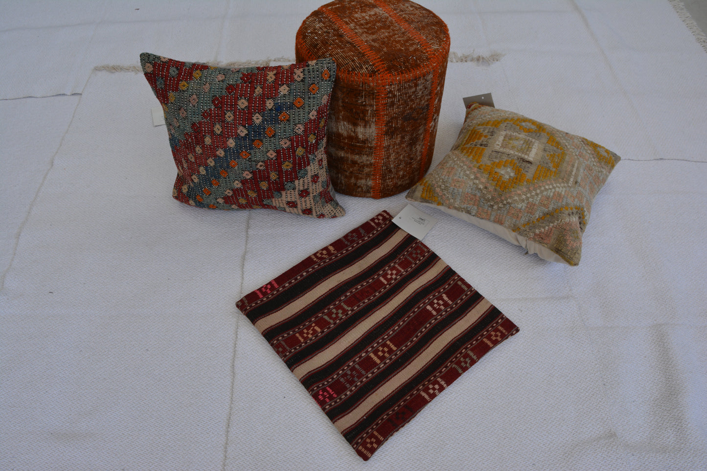 🪄 19.7” x 19.7” Vintage Rug Pillow Cover