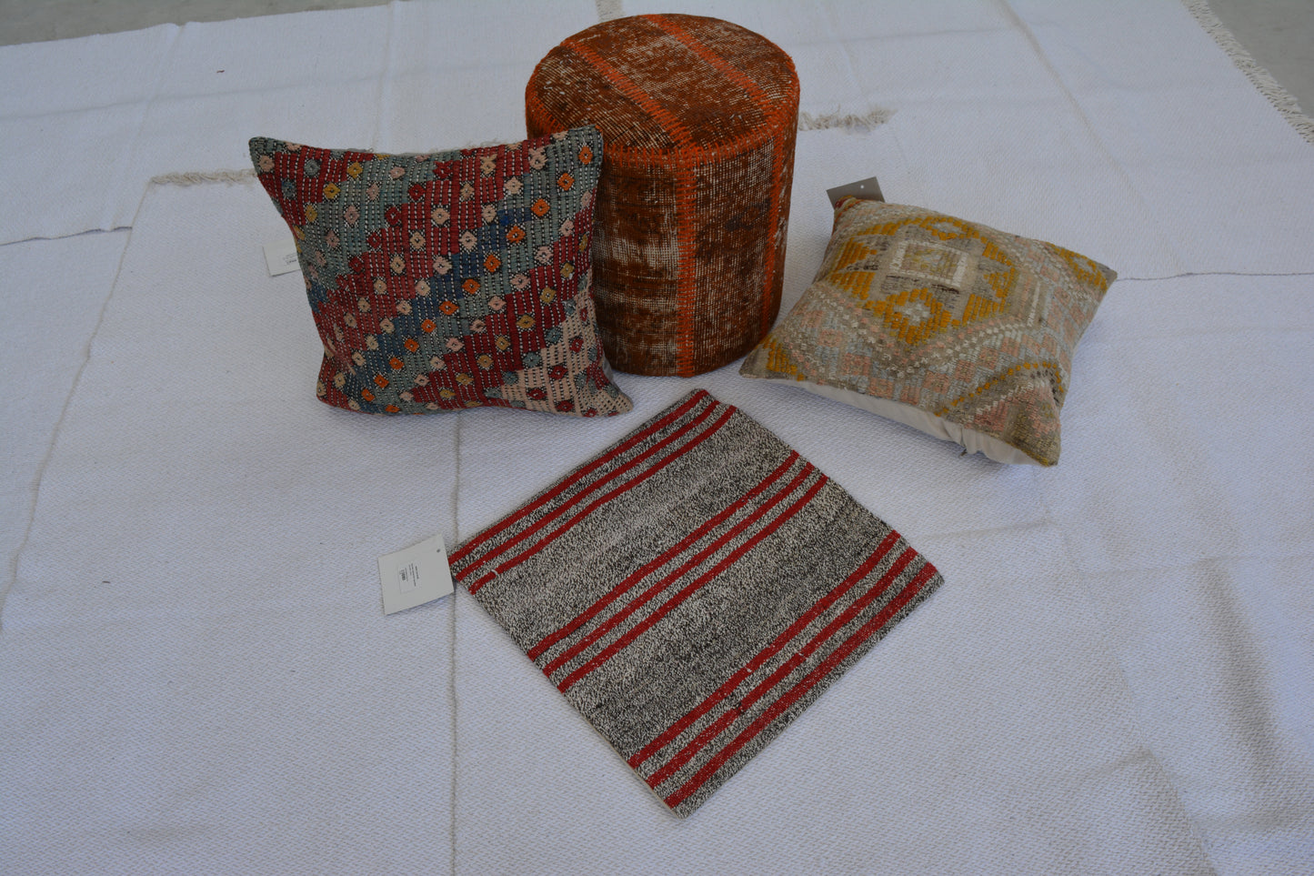 🪄 19.7” x 19.7” Vintage Rug Pillow Cover