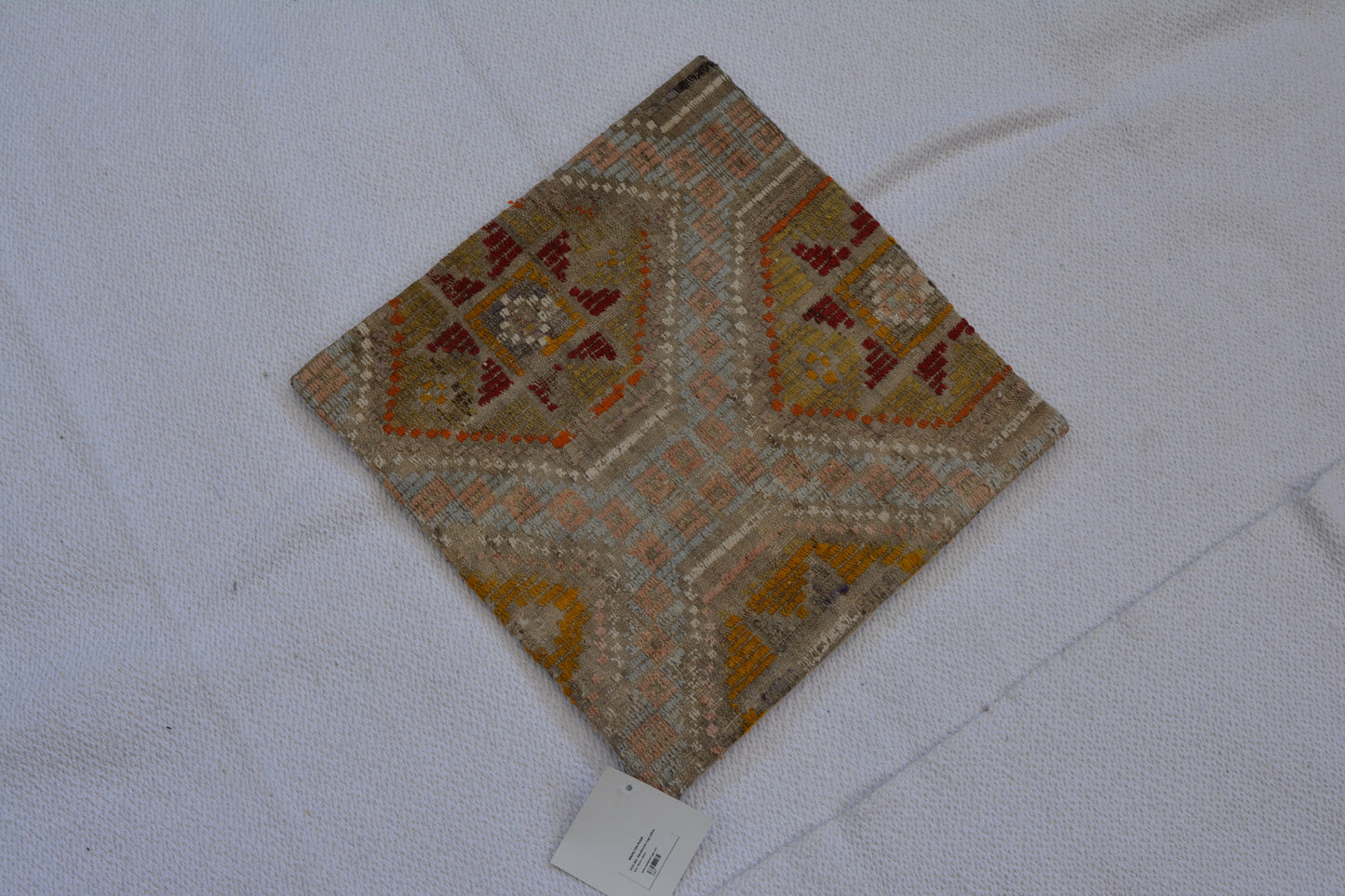 🪄 19.7” x 19.7” Vintage Rug Pillow Cover