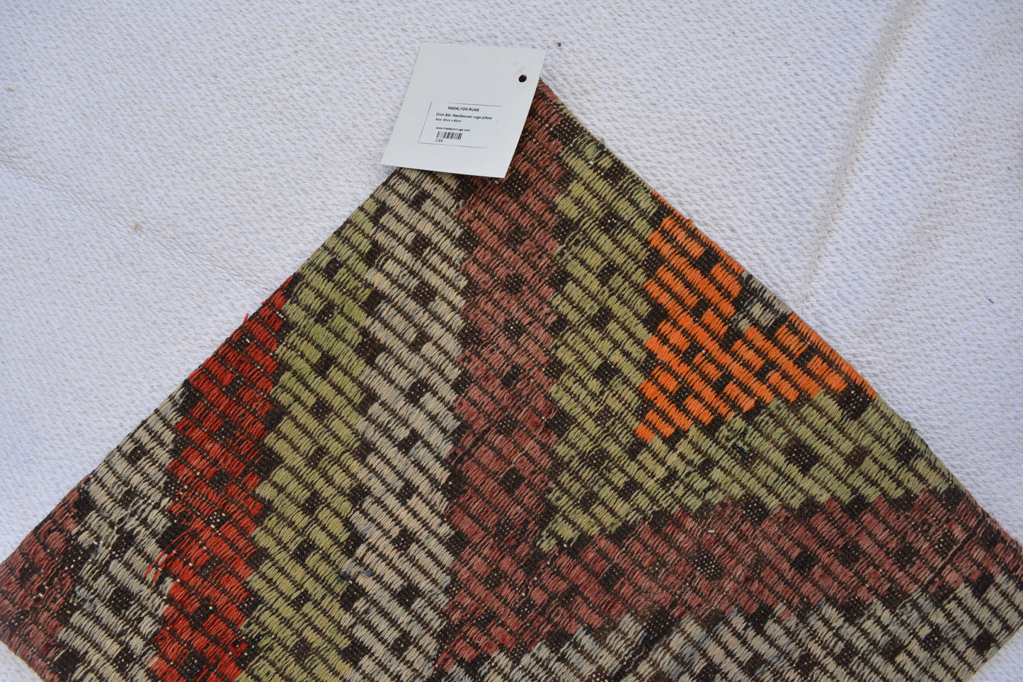 🪄 19.7” x 19.7” Vintage Rug Pillow Cover