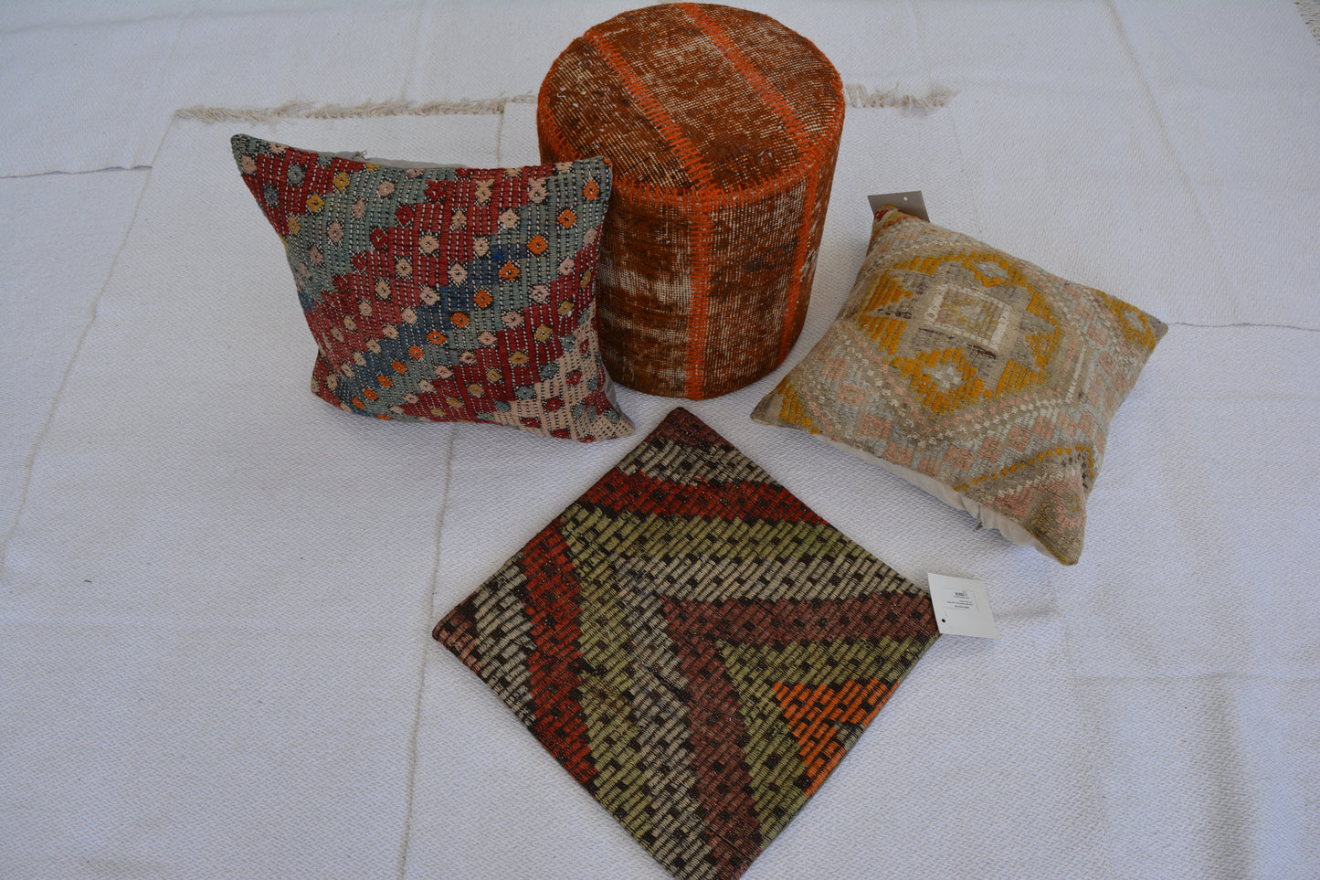 🪄 19.7” x 19.7” Vintage Rug Pillow Cover