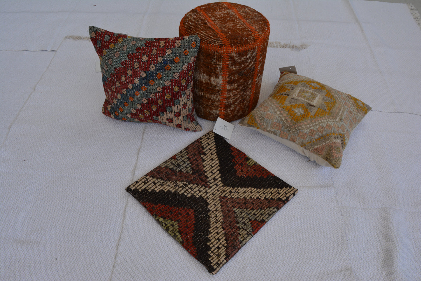 β¨ Vintage Rug Pillow Cover β 19.7β x 19.7β (50 x 50 cm)