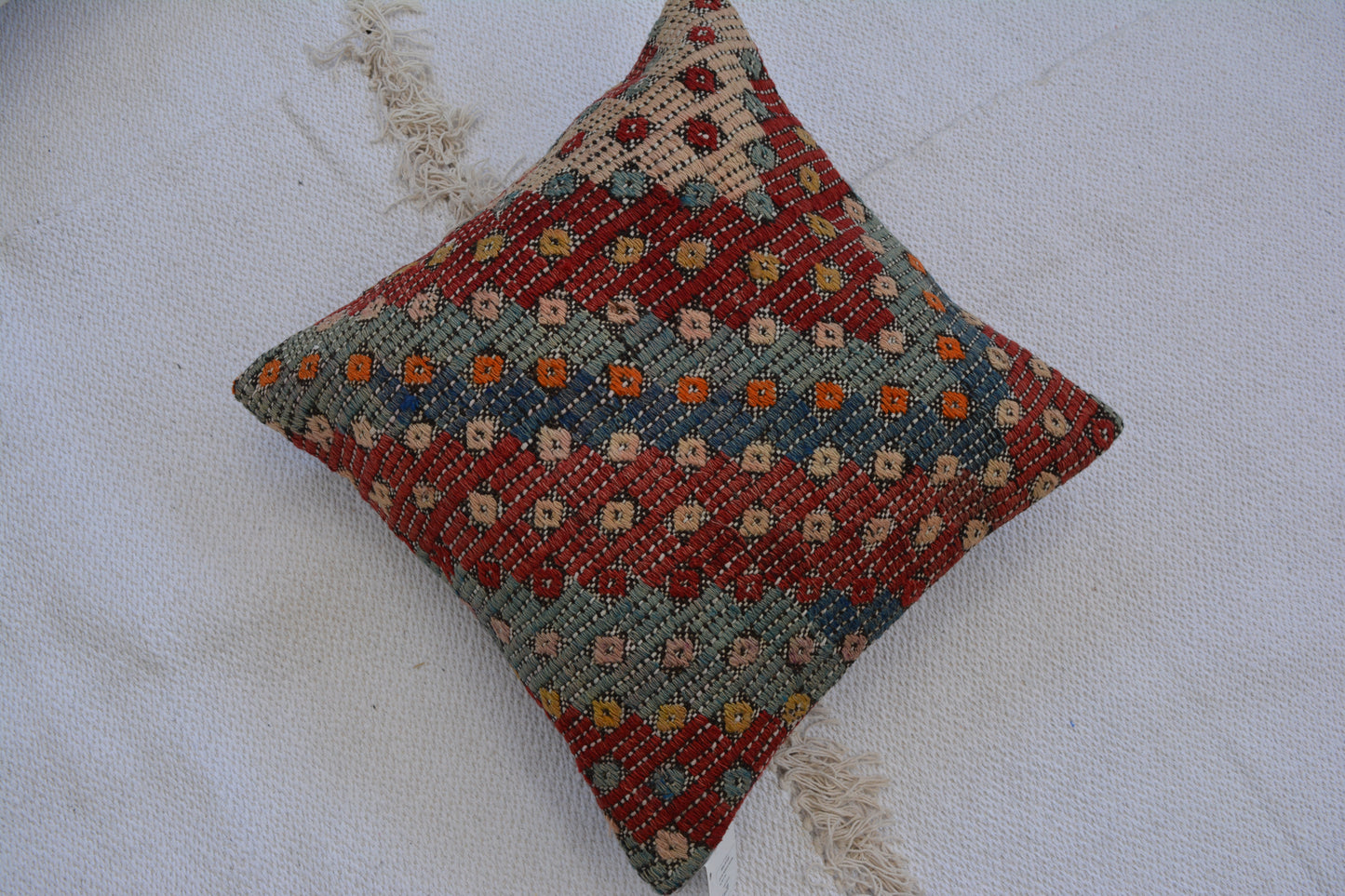 🪄 19.7” x 19.7” Vintage Rug Pillow Cover