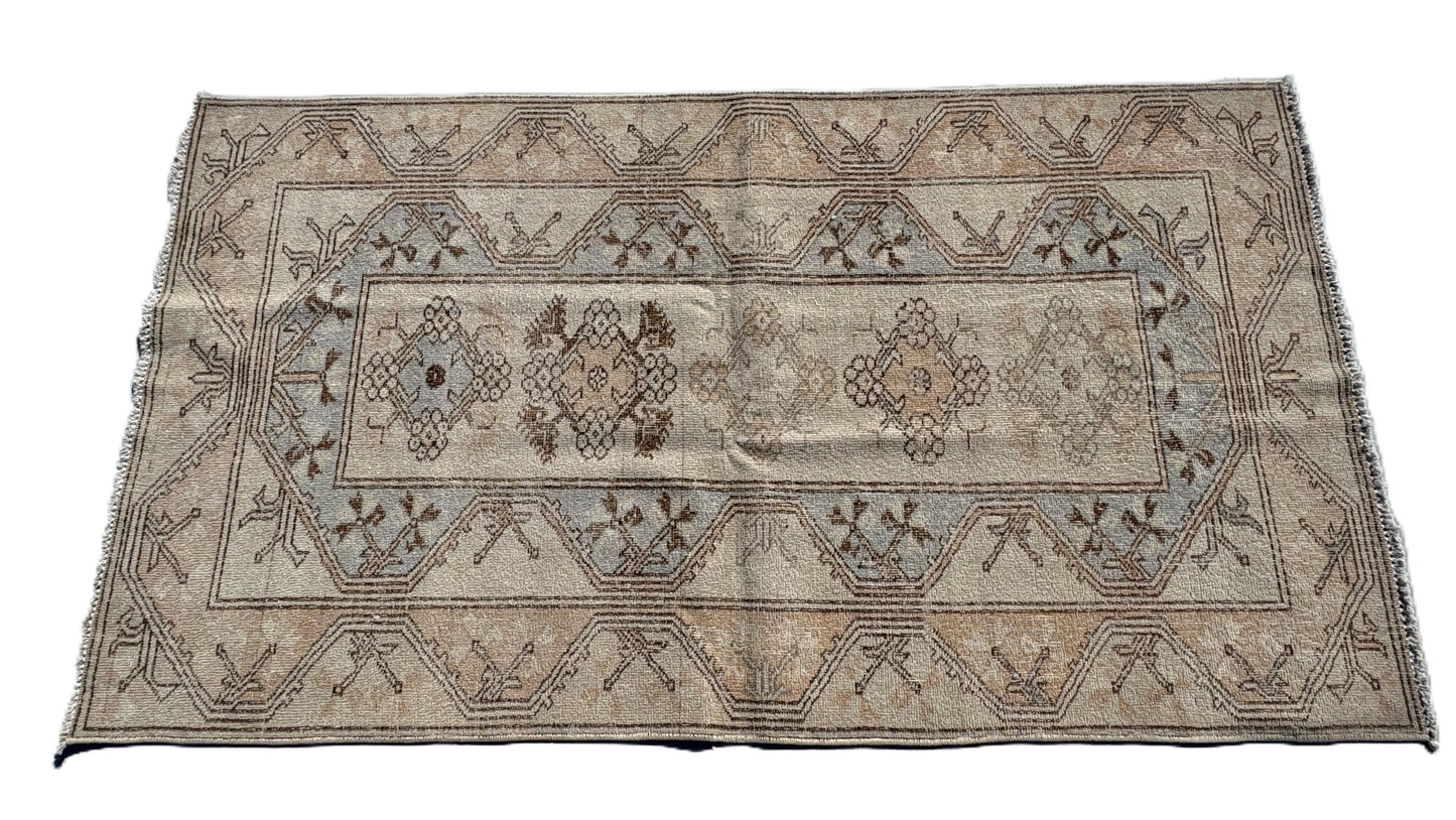 112x200 cm (3.7x6.6 ft) Anatolian Rug – Handwoven Beige Brown Vintage Wool Carpet