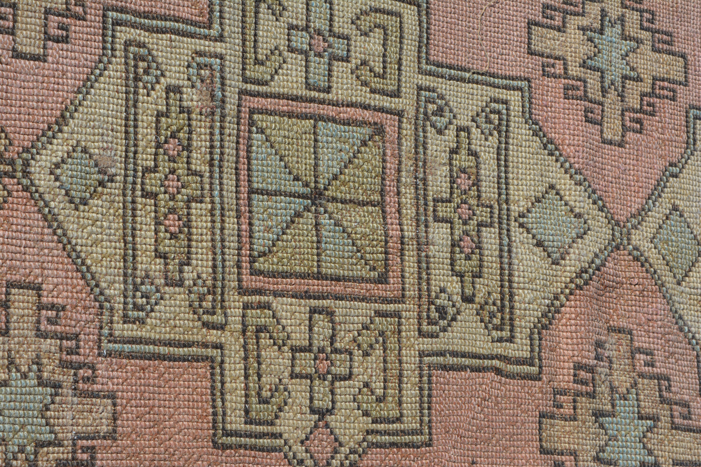 115x160 cm (3.8x5.2 ft) Anatolian Rug – Handwoven Dusty Rose Wool Carpet