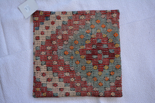 🪄 19.7” x 19.7” Vintage Rug Pillow Cover