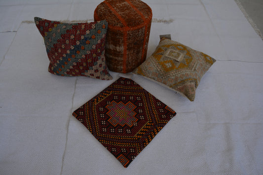 🪄 19.7” x 19.7” Vintage Rug Pillow Cover