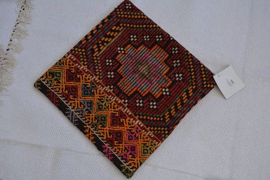 🪄 19.7” x 19.7” Vintage Rug Pillow Cover