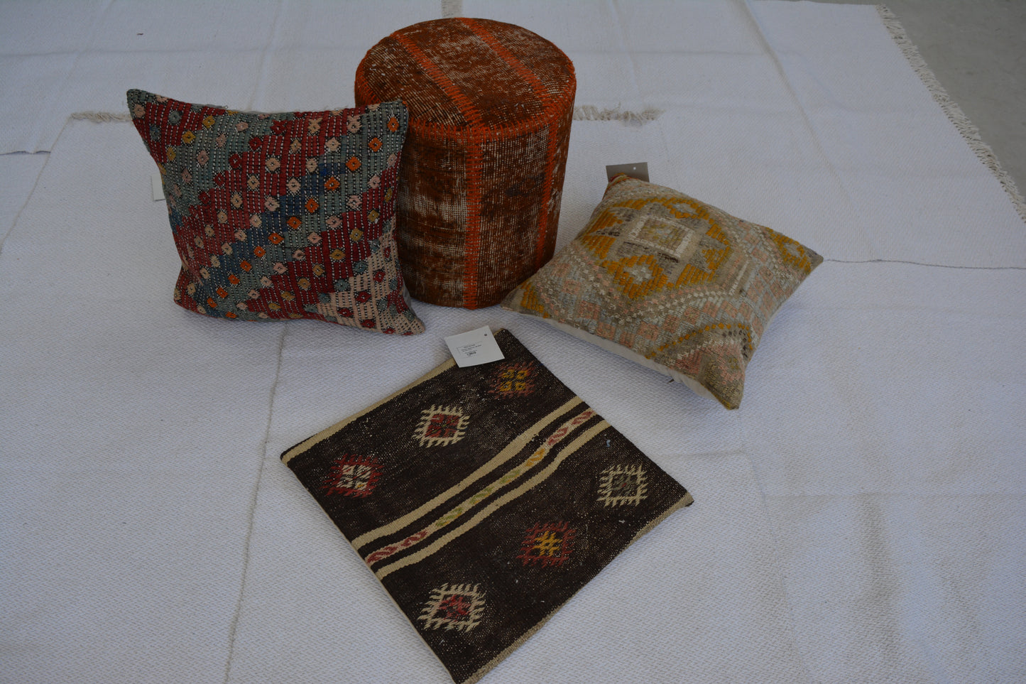 ✨ Vintage Rug Pillow Cover – 19.7” x 19.7” (50 x 50 cm)