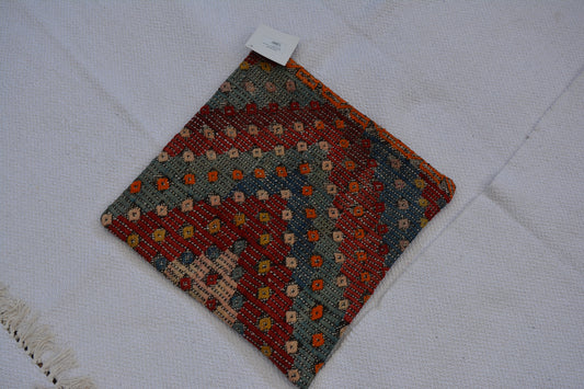 ✨ Vintage Rug Pillow Cover – 19.7” x 19.7” (50 x 50 cm)
