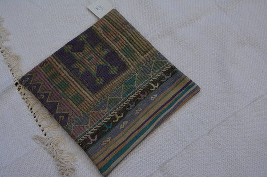 ✨ Vintage Rug Pillow Cover – 19.7” x 19.7” (50 x 50 cm)
