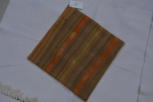 ✨ Vintage Rug Pillow Cover – 19.7” x 19.7” (50 x 50 cm)