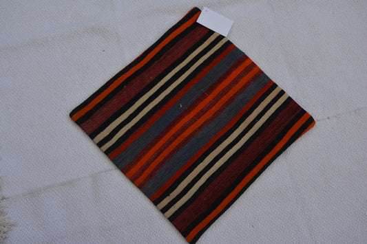 ✨ Vintage Rug Pillow Cover – 19.7” x 19.7” (50 x 50 cm)