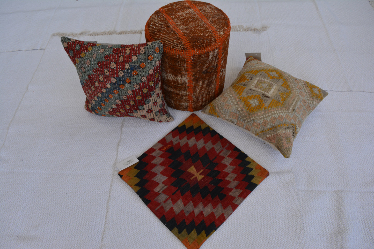 ✨ Vintage Rug Pillow Cover – 19.7” x 19.7” (50 x 50 cm)