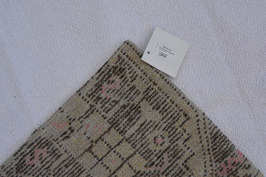✨ Vintage Rug Pillow Cover – 19.7” x 19.7” (50 x 50 cm)