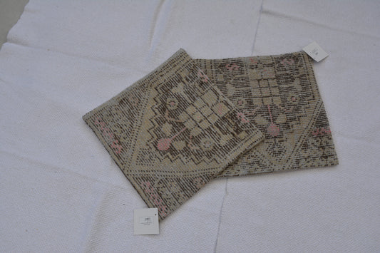 ✨ Vintage Rug Pillow Cover – 19.7” x 19.7” (50 x 50 cm)