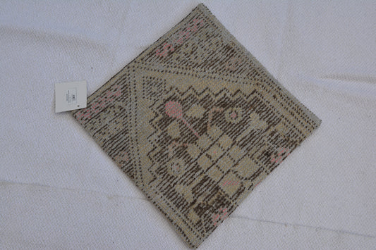 ✨ Vintage Rug Pillow Cover – 19.7” x 19.7” (50 x 50 cm)