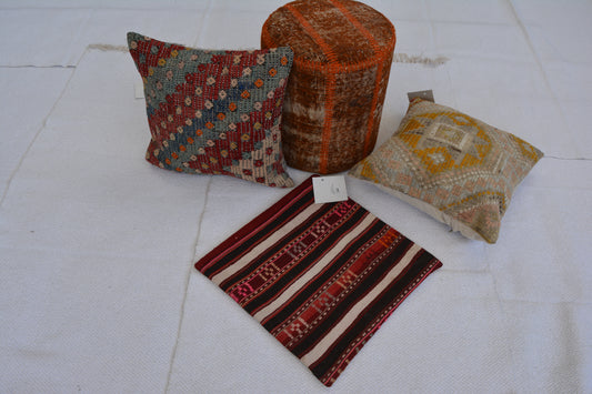 ✨ Vintage Rug Pillow Cover – 19.7” x 19.7” (50 x 50 cm)