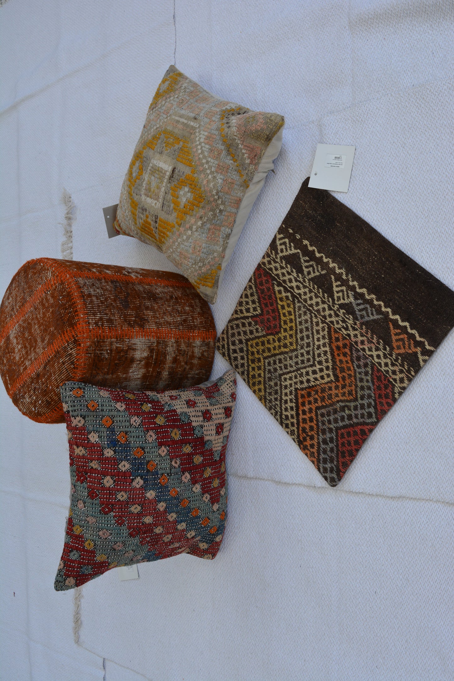 🪄 19.7” x 19.7” Vintage Rug Pillow Cover