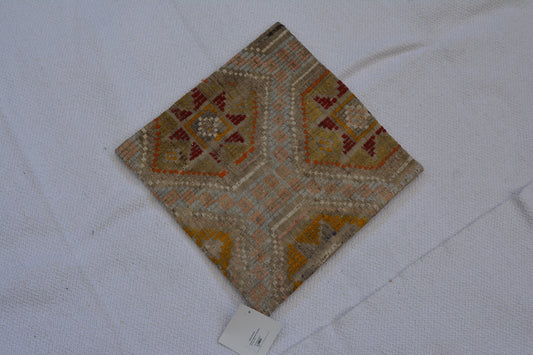 🪄 19.7” x 19.7” Vintage Rug Pillow Cover