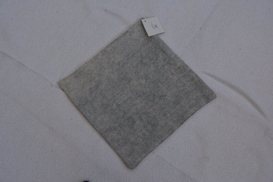 ✨ Vintage Rug Pillow Cover – 19.7” x 19.7” (50 x 50 cm)
