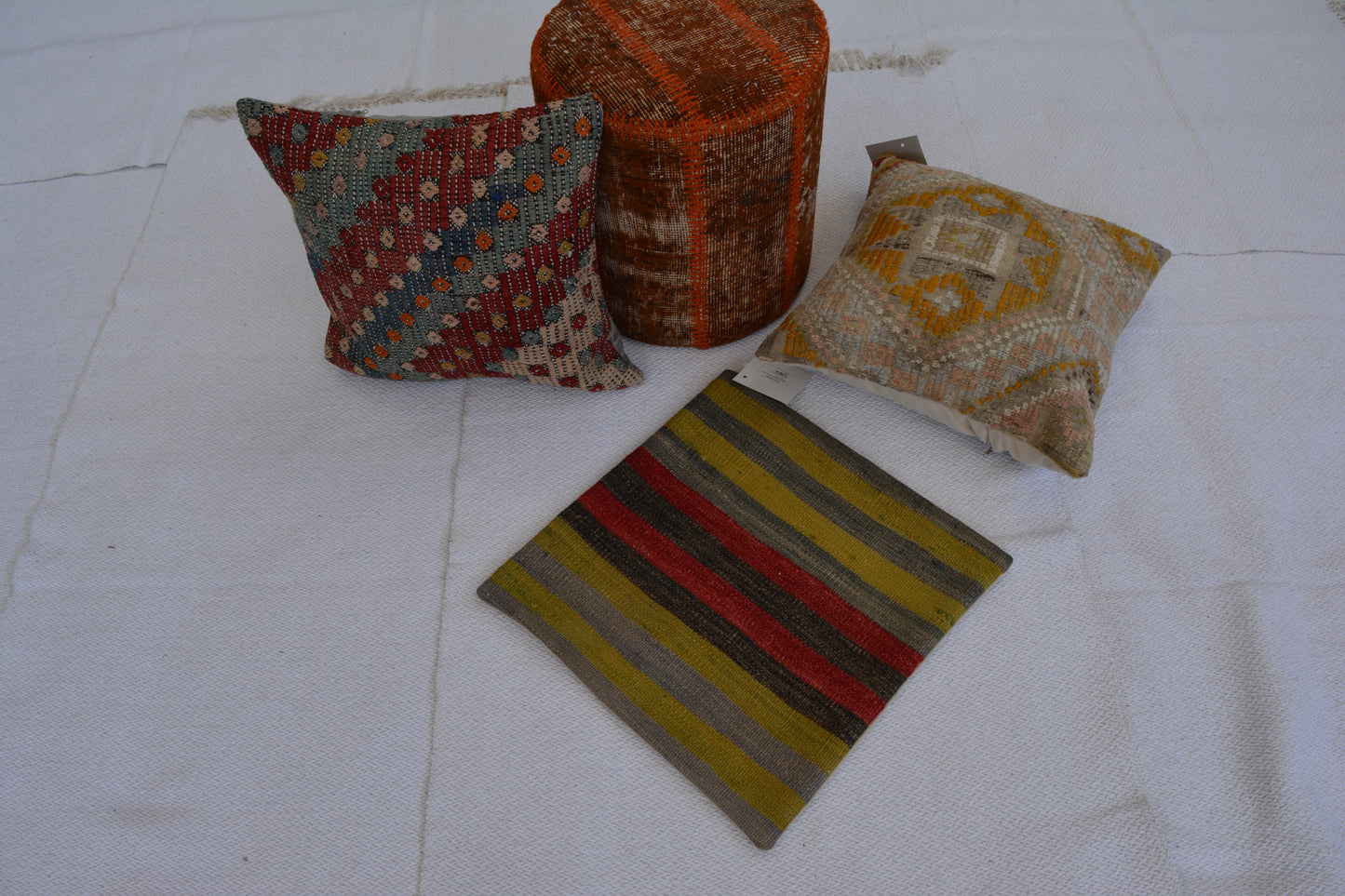 🪄 19.7” x 19.7” Vintage Rug Pillow Cover