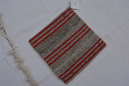 ✨ Vintage Rug Pillow Cover – 19.7” x 19.7” (50 x 50 cm)