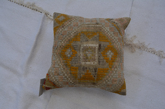 🪄 19.7” x 19.7” Vintage Rug Pillow Cover