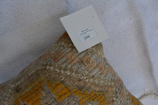 🪄 19.7” x 19.7” Vintage Rug Pillow Cover