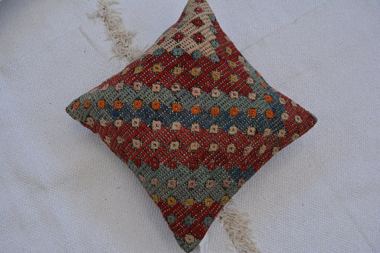 🪄 19.7” x 19.7” Vintage Rug Pillow Cover