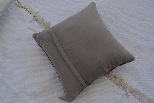 🪄 19.7” x 19.7” Vintage Rug Pillow Cover